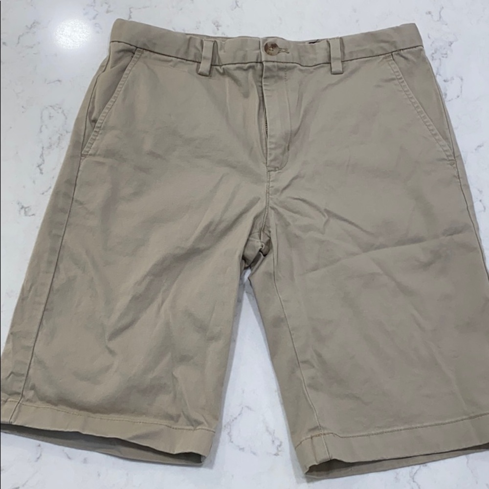Vineyard vines khaki shorts 18